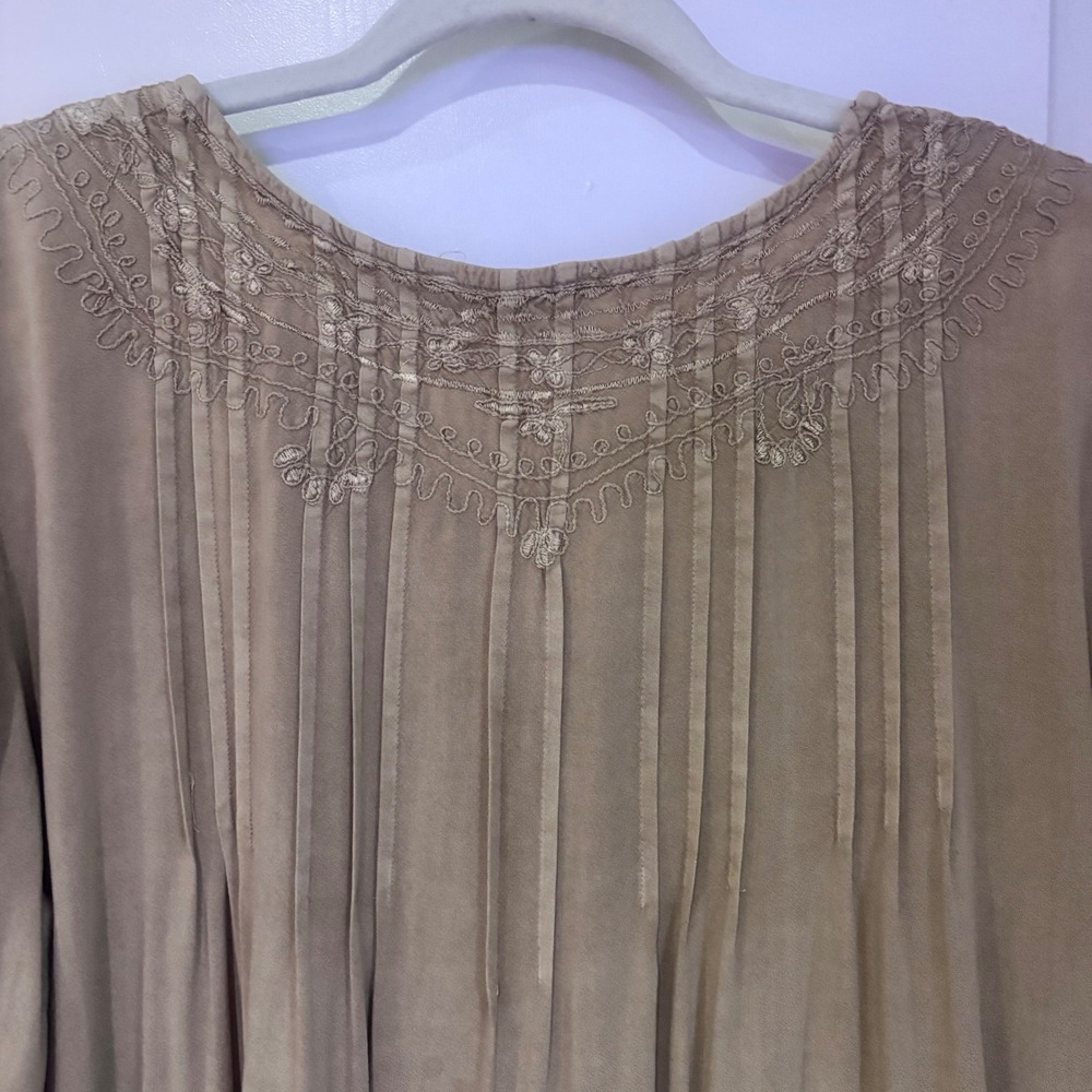 Solitaire Tan Embroidered Rayon Tunic Top Boho Pleated Split Neck Medium - Picture 5 of 7